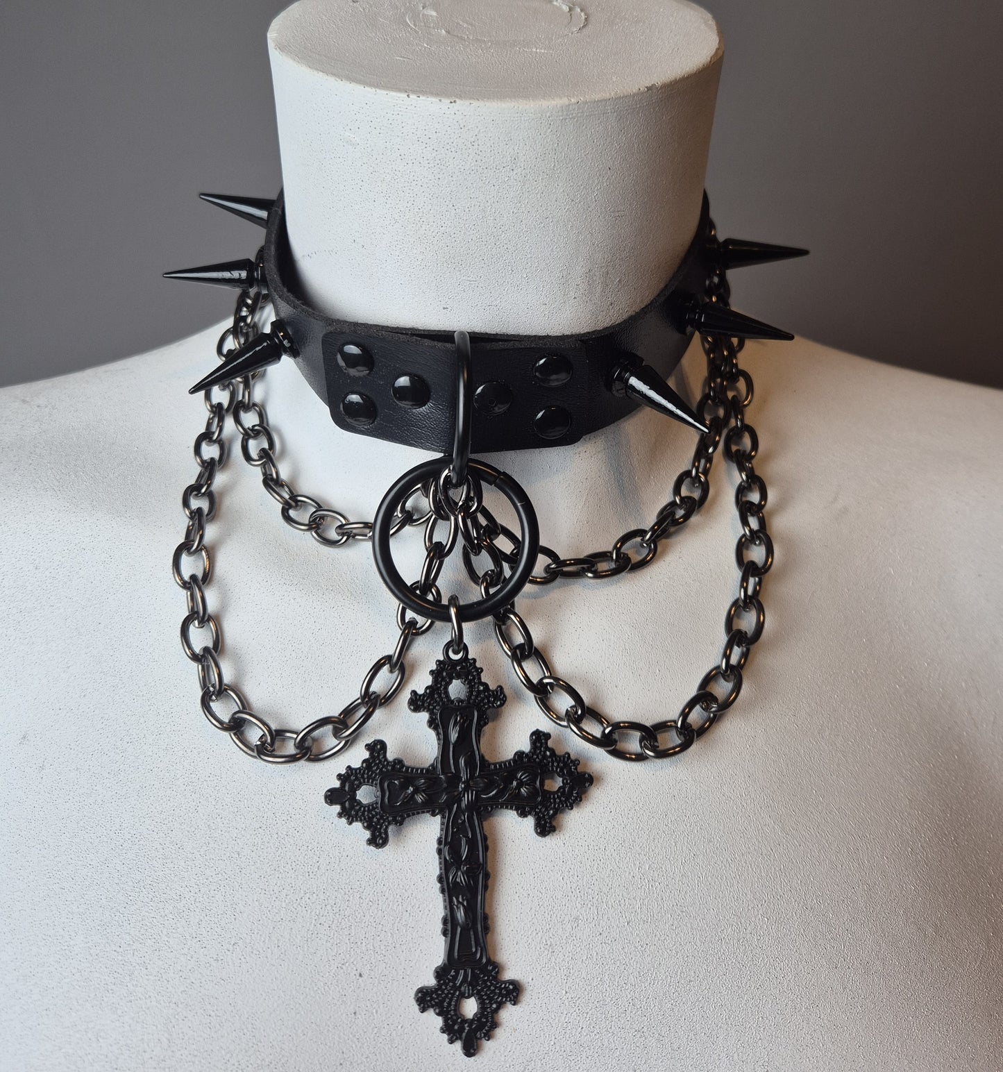 Choker "Total Black" Croce Catene Borchie nere