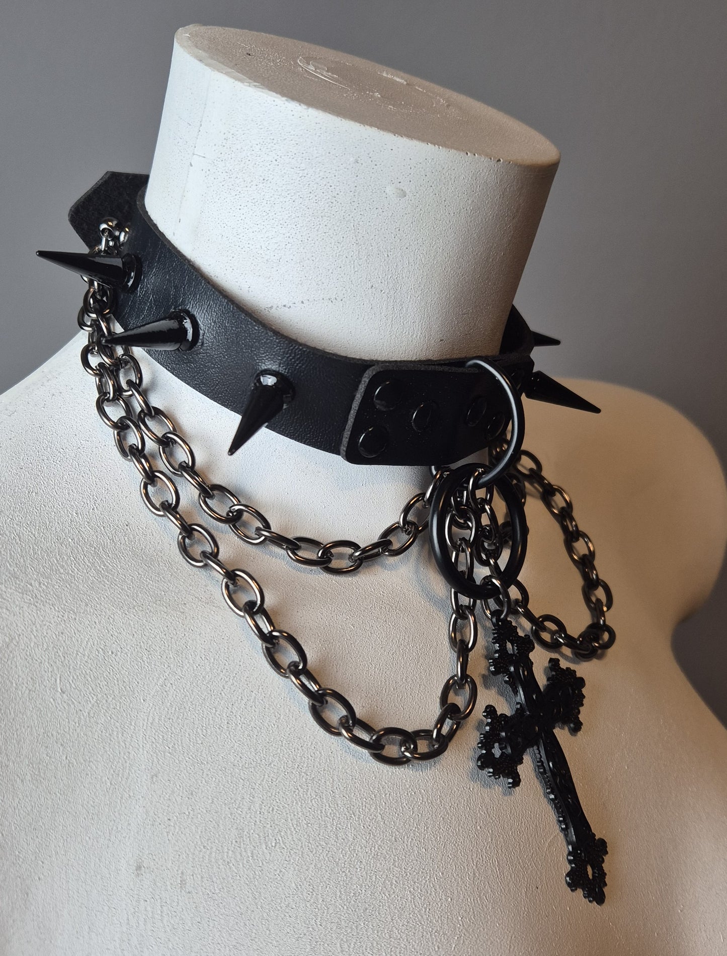 Choker "Total Black" Croce Catene Borchie nere